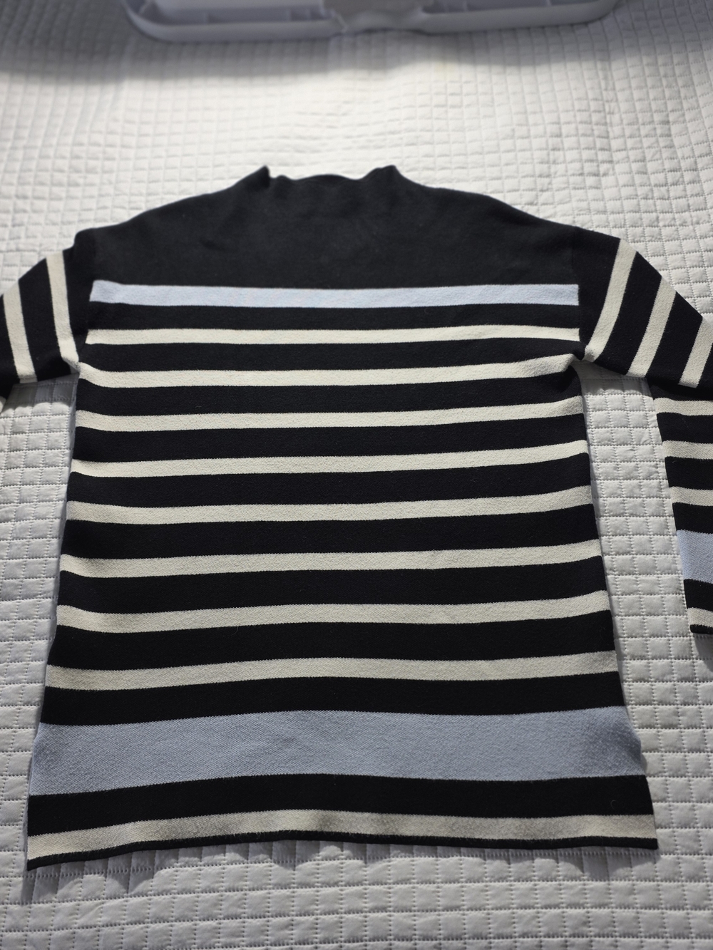 Jones & Co Striped Long Sleeve Top in Black & Gray Size Medium